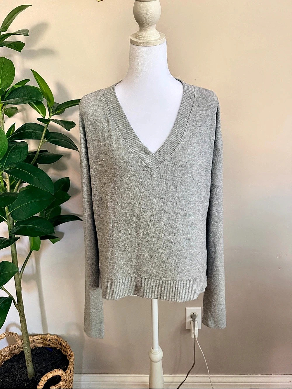 ALALA Grey Wander V-Neck Sweatshirt Sweater- Size S - Oprah's Favorite Things